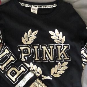 i am selling this crew neck. offers are welcome:)